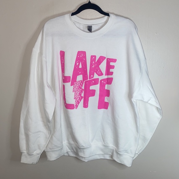 🍂White sweatshirt with “Lake life” in pink lettering on front! - Picture 2 of 6
